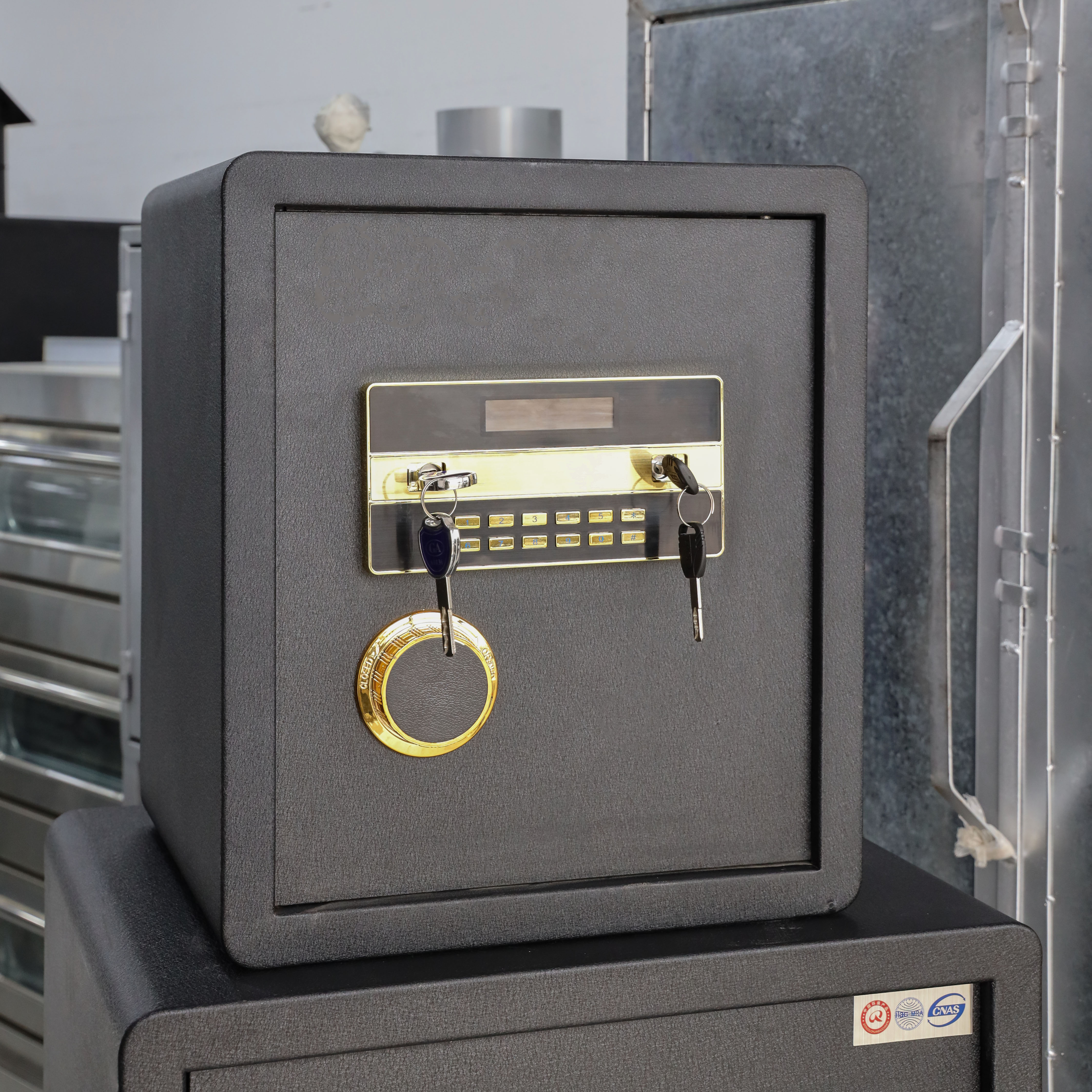 خزنة لون أسود لوحة ومفتاح K5-450