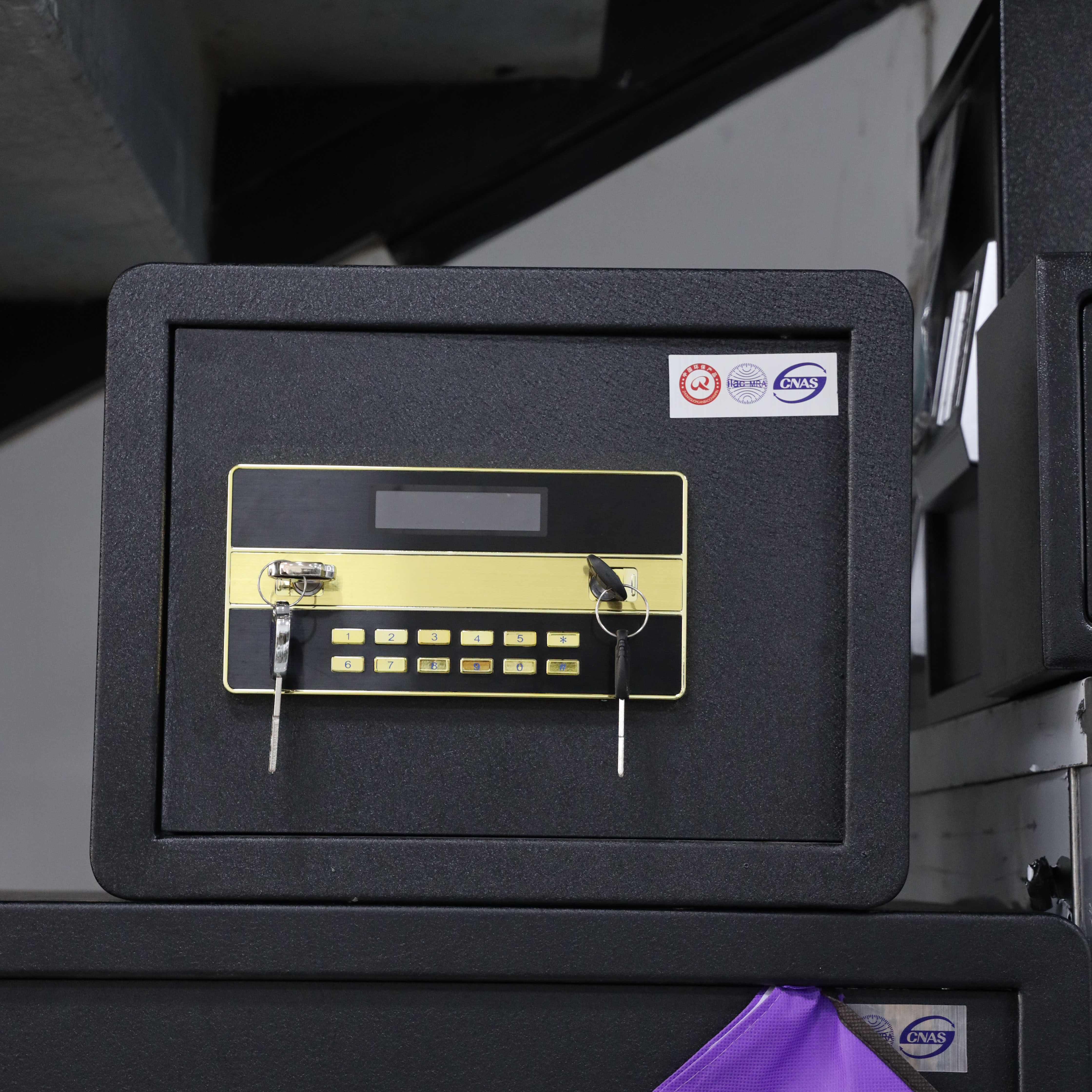 خزنة لون أسود لوحة ومفتاح K5-300