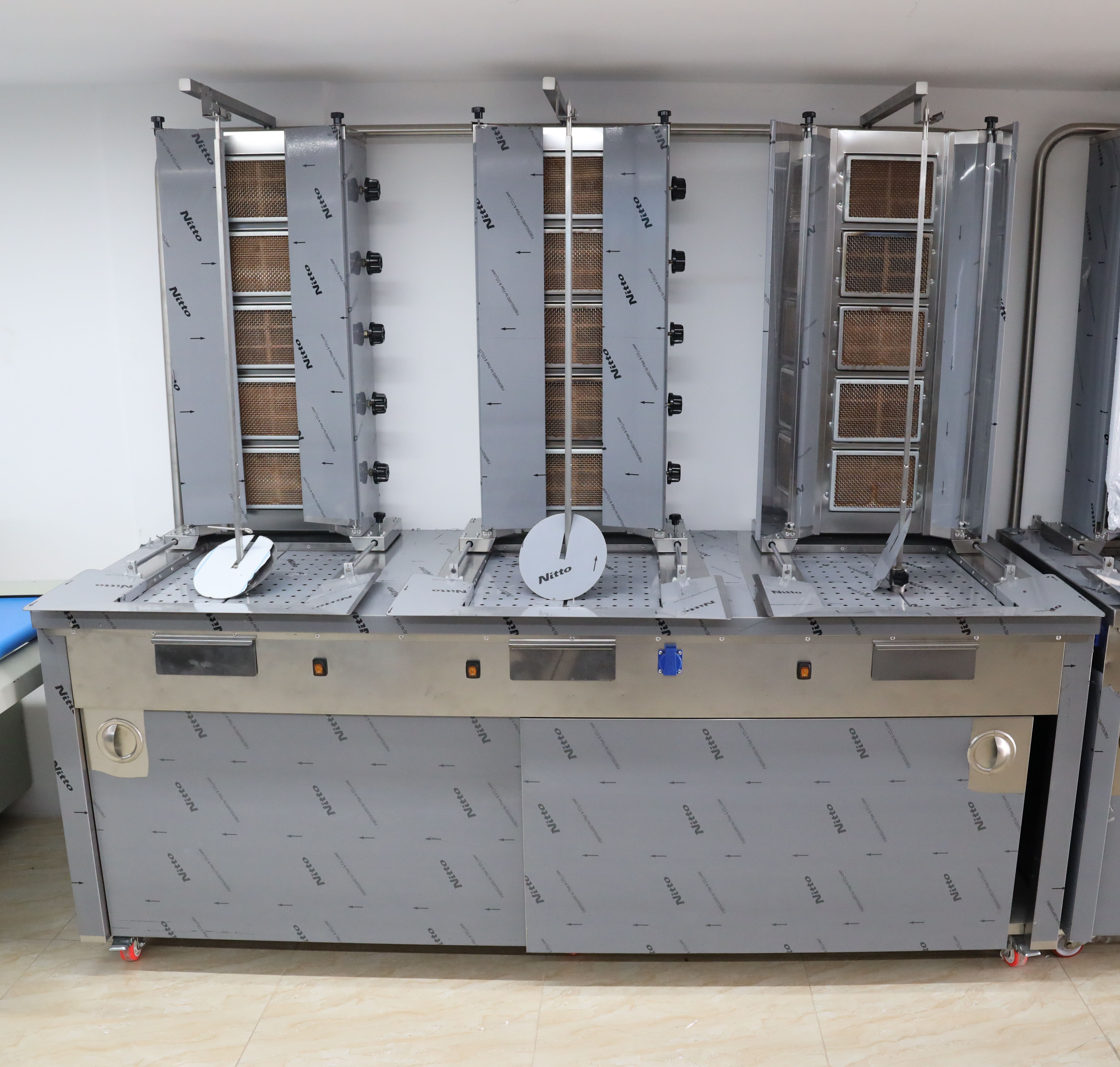 ماكنة شاورما ثلاث أسياخ