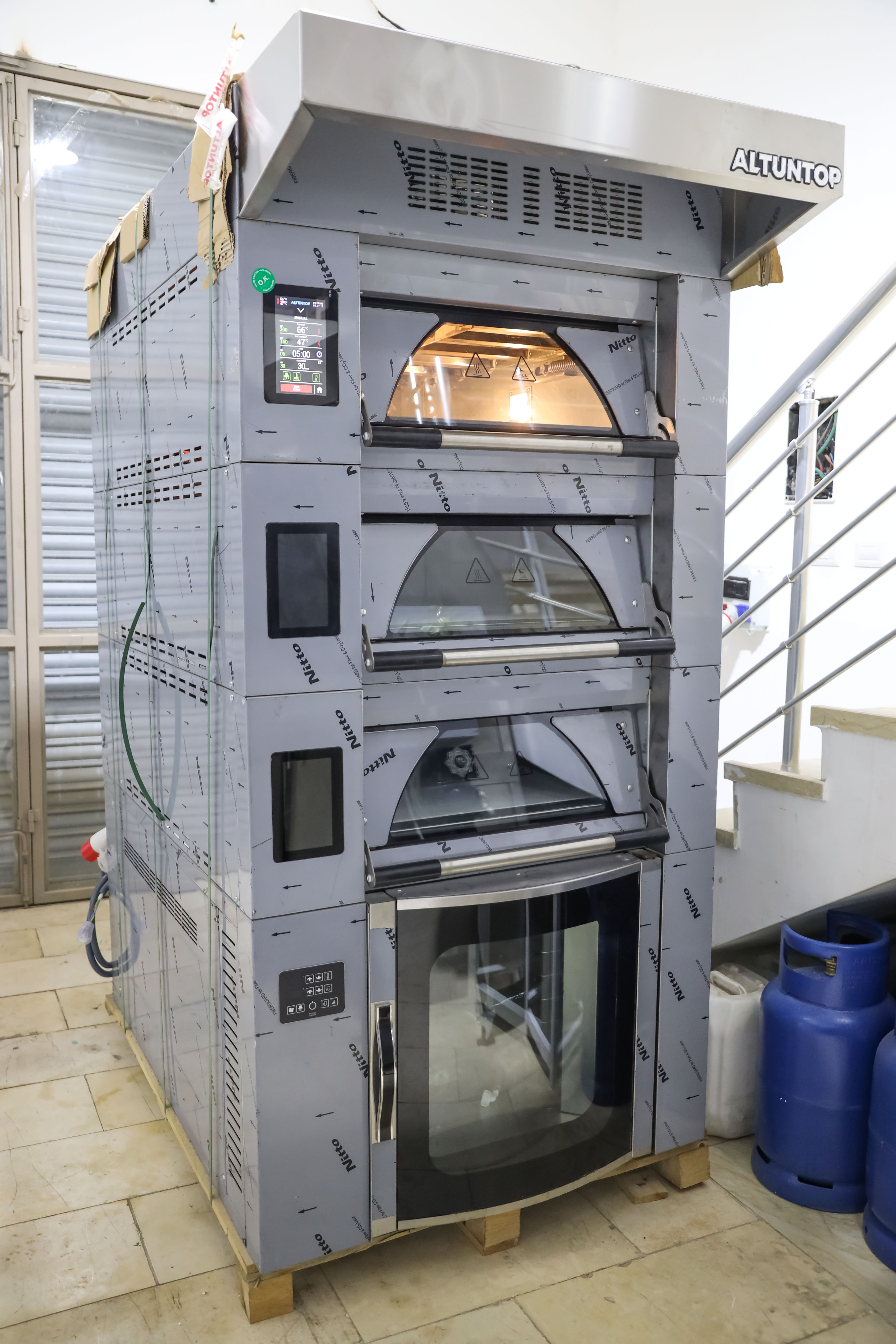 فرن بيتزا مع خمارة