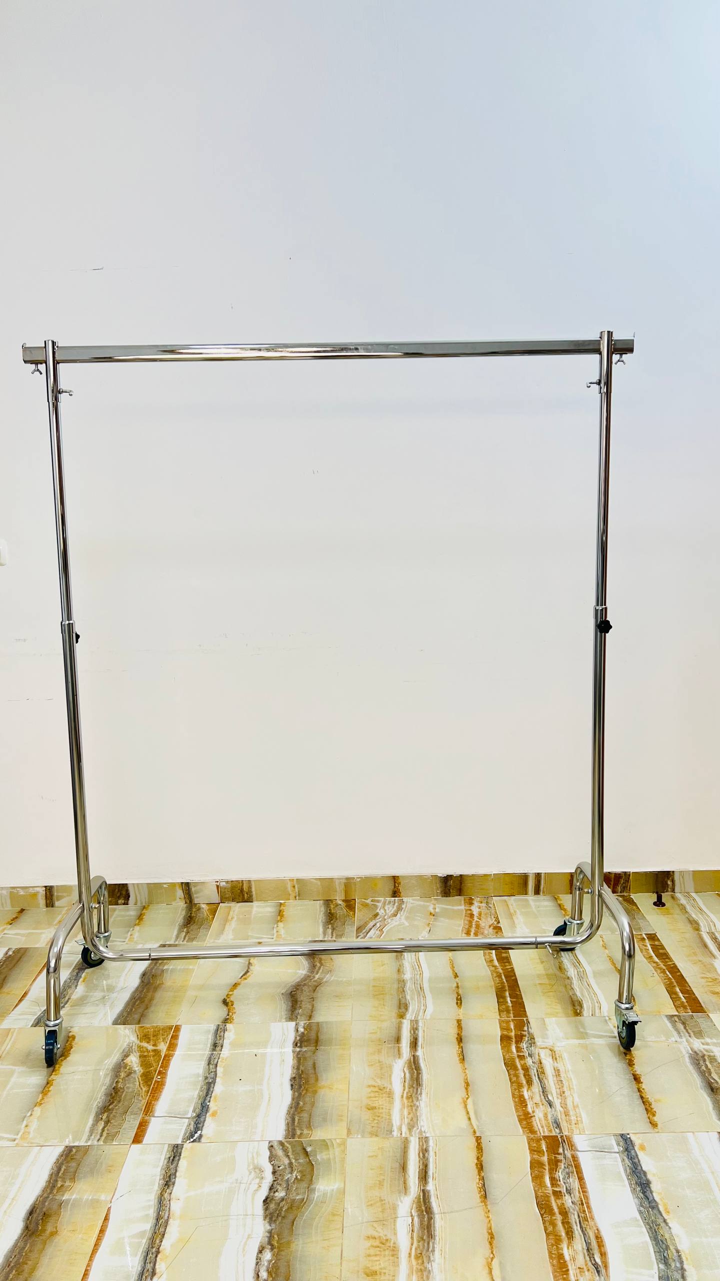 علاقة ملابس عرضية